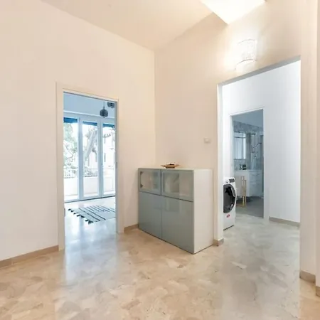 Blue Horizon Apartment *