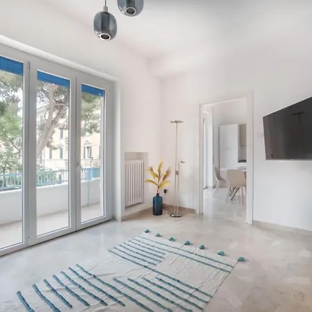 Blue Horizon Apartment *